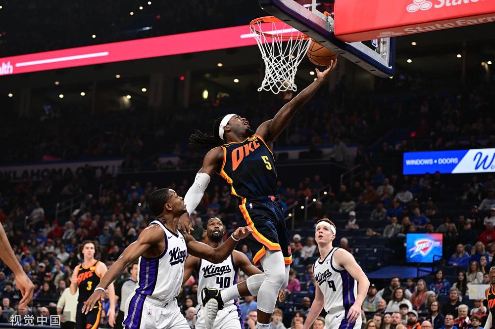 成了鲜明对 成了鲜明对